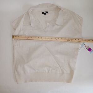 DKNY Women's Sleeveless Collared V Neck Sweater Size large Beige